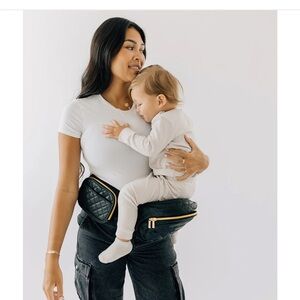 Tushbaby quilted black carrier new with out tags